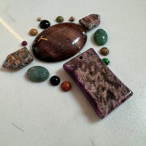Cabochon Gemstone and Pendant Lot with Jade, Jasper, Carved Scarab and More - Picture 7 of 16